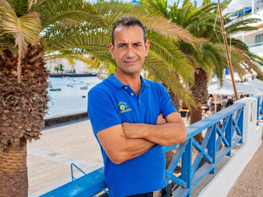 Adriàn Cerrajero Lanzarote 24 horas especialista en apertura de puertas y cambio de cerraduras