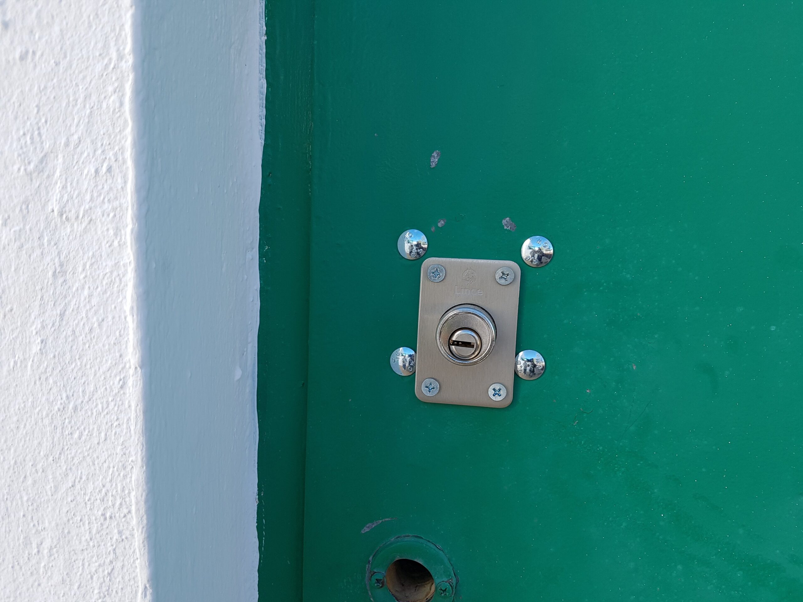 Instalación de cerradura de seguridad en Playa Blanca por Adrián Cerrajero Lanzarote.