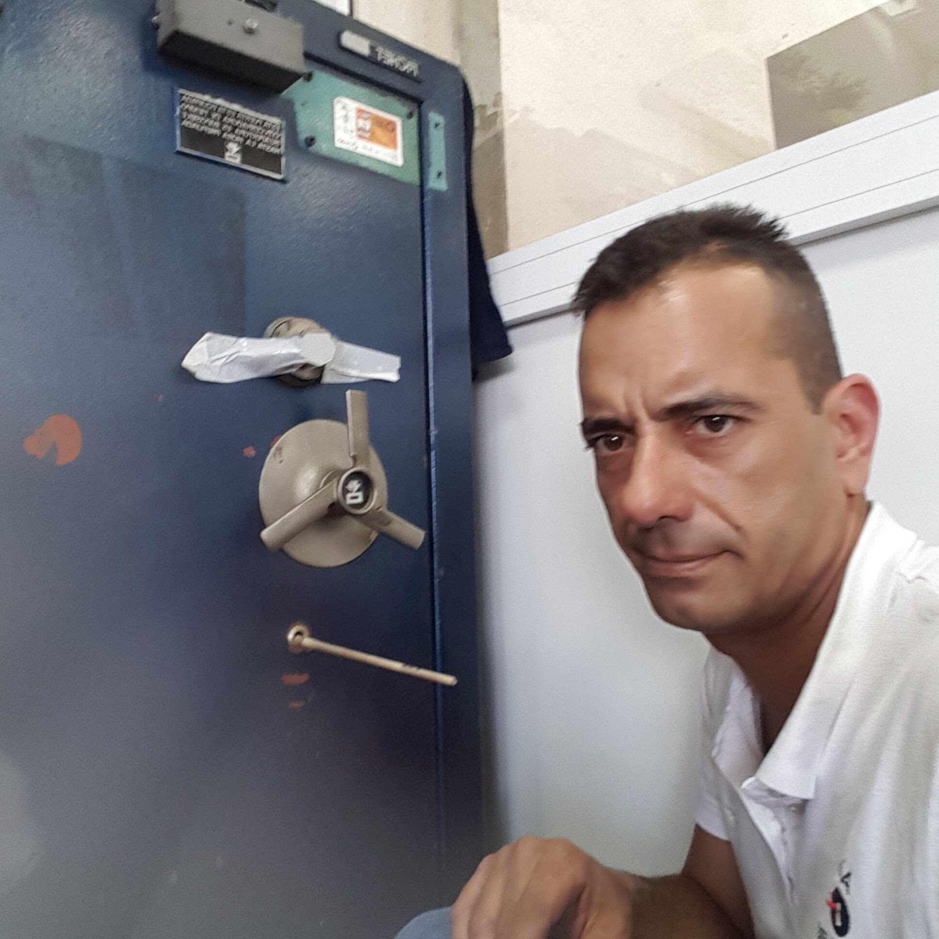 Fotografía original de Adrián Cerrajero Lanzarote, tomada el 7 de febrero de 2018 durante un trabajo real de cambio de cerradura en la zona del Aeropuerto de Lanzarote. Imagen propia utilizada para mostrar servicios reales realizados en la isla.
